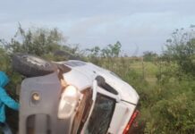 Acidente entre trator e ambulância deixa três feridos em Carira