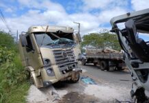 Colisão entre caminhões deixa motorista ferido na SE-090, em Nossa Senhora do Socorro