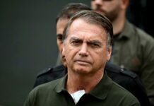 Preso pela PF, Bolsonaro passa por audiência de custódia neste domingo