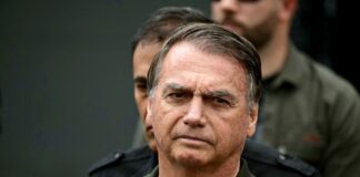 Preso pela PF, Bolsonaro passa por audiência de custódia neste domingo