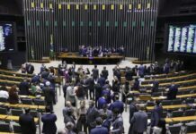 Câmara aprova projeto que aumenta gradualmente para 20 dias a licença-paternidade