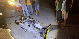 Colisão frontal entre duas motocicletas deixa uma pessoa morta e outra ferida na rodovia SE-488, em Indiaroba