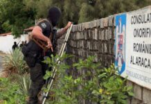 Cope apreende armas casa de homem que se passava por cônsul em Aracaju