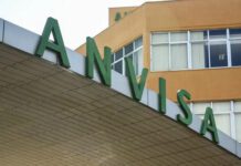 Anvisa proíbe comercialização de perfume e maquiagem capilar