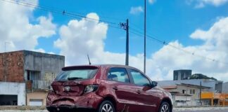 Caminhão colide na traseira de carro no povoado Colônia Treze, em Lagarto