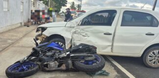 Colisão entre carro e moto deixa motociclista ferido na SE-265, em Lagarto