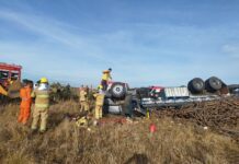 Tragédia na SE-230: caminhão capota, motorista morre e dois ficam feridos