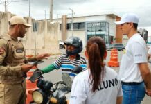Semop realiza blitz educativa com novos agentes de trânsito para orientar motoristas e condutores no centro de Lagarto