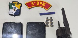 Polícia Militar apreende arma de fogo e recupera motocicleta com restrição de roubo na Praia do Abaís, em Estância