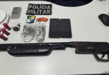 Polícia conduz três suspeitos e apreende drogas e arma de fogo no bairro Pratas, em Lagarto