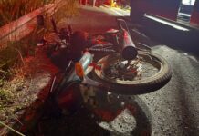 Motociclista fica ferido após colidir em cabeceira de ponte na SE-270, em Simão Dias