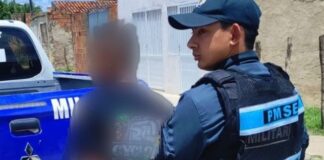 Homem com mandado de prisão por homicídio é preso pela PM no bairro Jardim Campo Novo, em Lagarto
