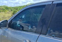 Dois homens são mortos a tiros dentro de veículo na Praia do Abaís, em Estância