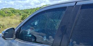 Dois homens são mortos a tiros dentro de veículo na Praia do Abaís, em Estância