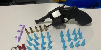 Suspeitos de tráfico de drogas morrem em confronto com a polícia em Poço Verde