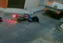 Motociclista fica ferido após colisão com caminhonete no Centro de Lagarto