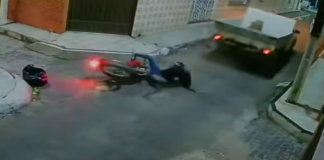 Motociclista fica ferido após colisão com caminhonete no Centro de Lagarto