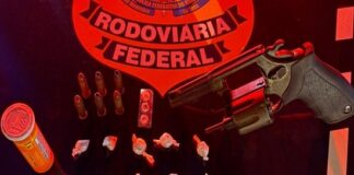 Casal é preso com arma e drogas durante fiscalização da PRF em Estância