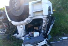 Motorista morre após caminhão tombar na SE-488, em Indiaroba