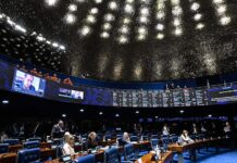 Senado aprova aumento de penas para crimes contra professores e médicos