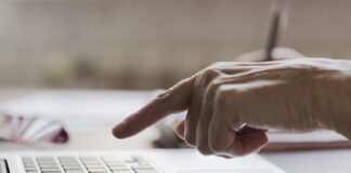 IFS abre chamada para vagas ociosas no curso EaD de cuidador de idosos