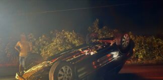 Carro capota e condutor fica ferido na Rodovia SE-361, em Simão Dias