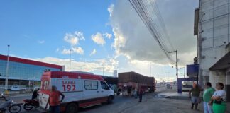 Ciclista fica ferida após bater na lateral de carreta na SE-270, em Lagarto