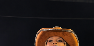 Cantora Liene Show relata importunação sexual e interrompe show no município de Telha