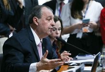Relator da CCJ do Senado vota a favor da PEC do fim da escala 6×1