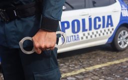 Homem é conduzido à delegacia por descumprimento de medida protetiva em Indiaroba