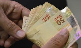 Orçamento de 2027 prevê salário mínimo de R$ 1.741